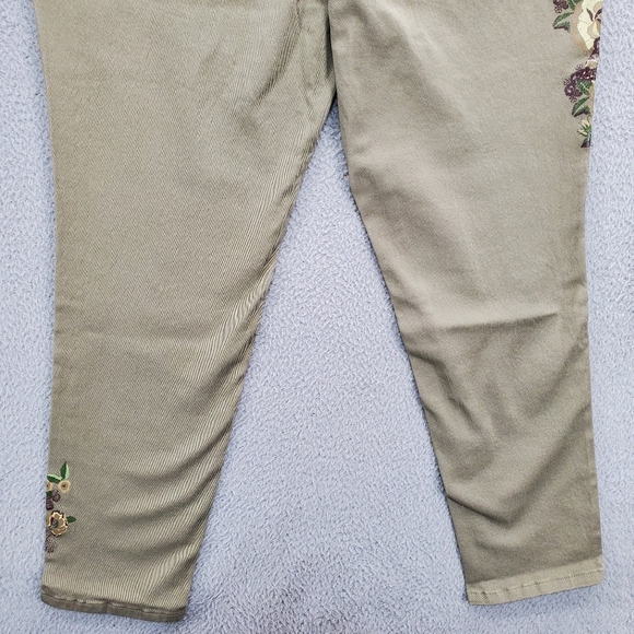Denim 24/7 Jeans Womens Plus Size 16W Floral Printed Olive Green - Picture 7 of 8